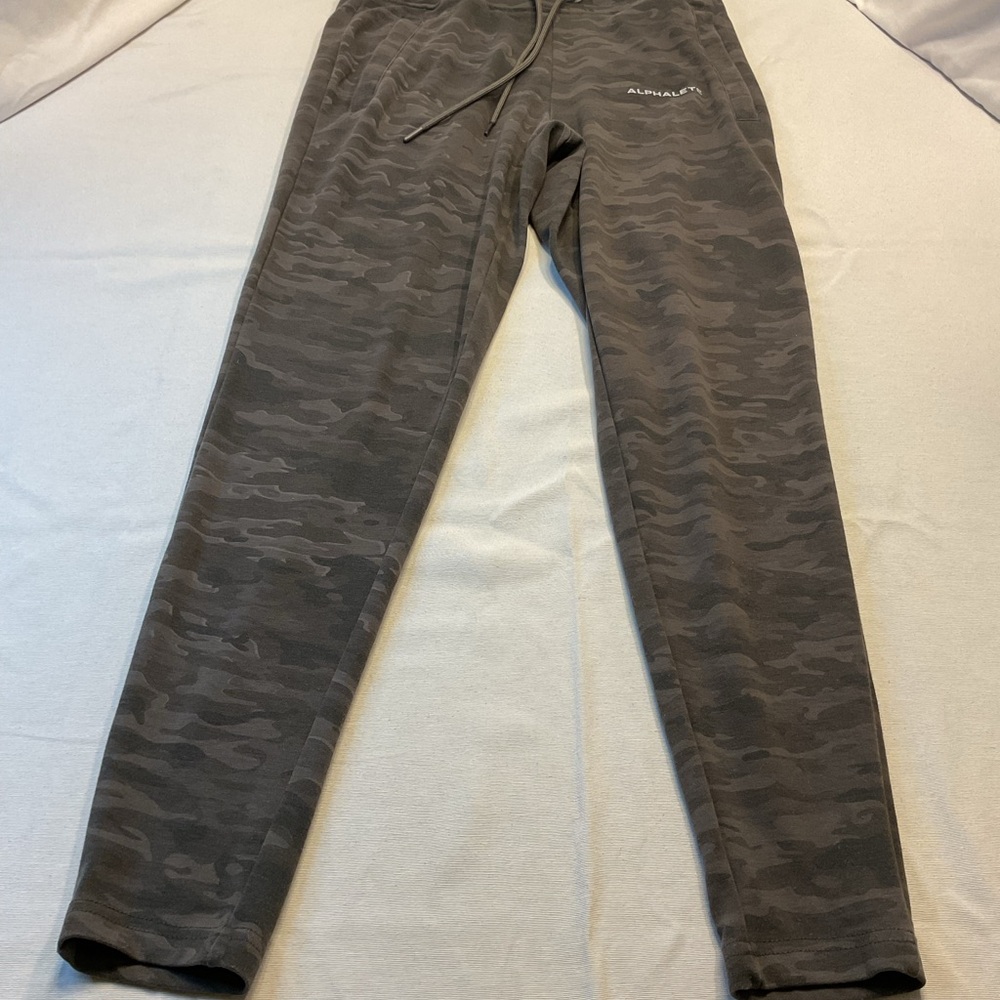 Alphalete Dark Camo Sweatpants, Size L Loose Fit Relaxed Fit Lounge Casual‎